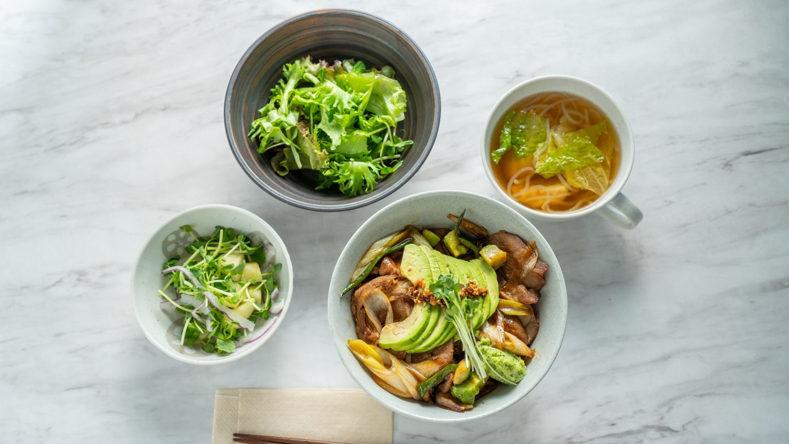 【ディナータイム・定食一例】豚の照り焼きアボカDON定食