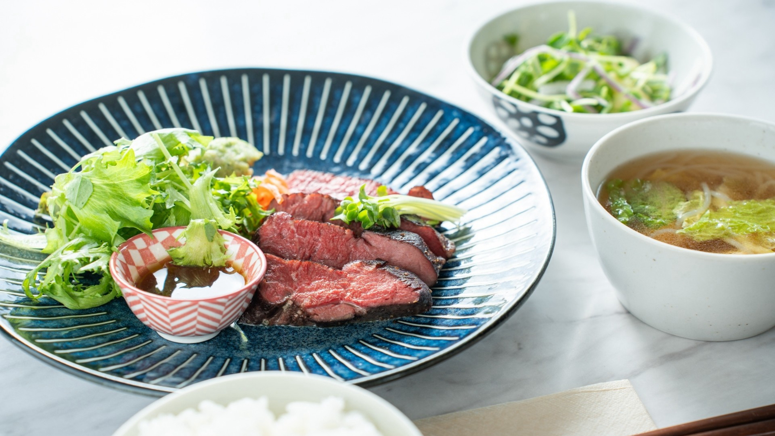 【ディナータイム・定食一例】牛赤身肉のグリル定食