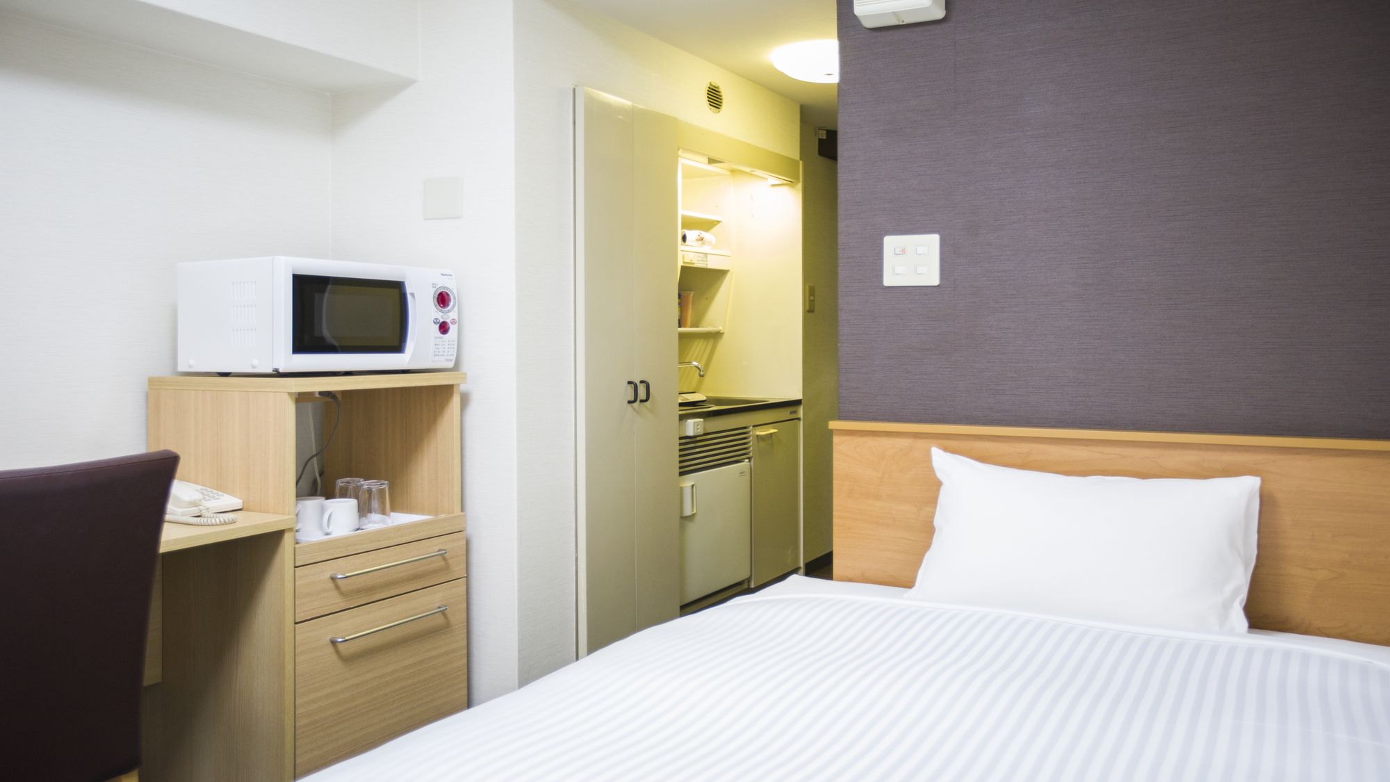 エコノミーセミダブル【13.6㎡／ベッド幅122cm】