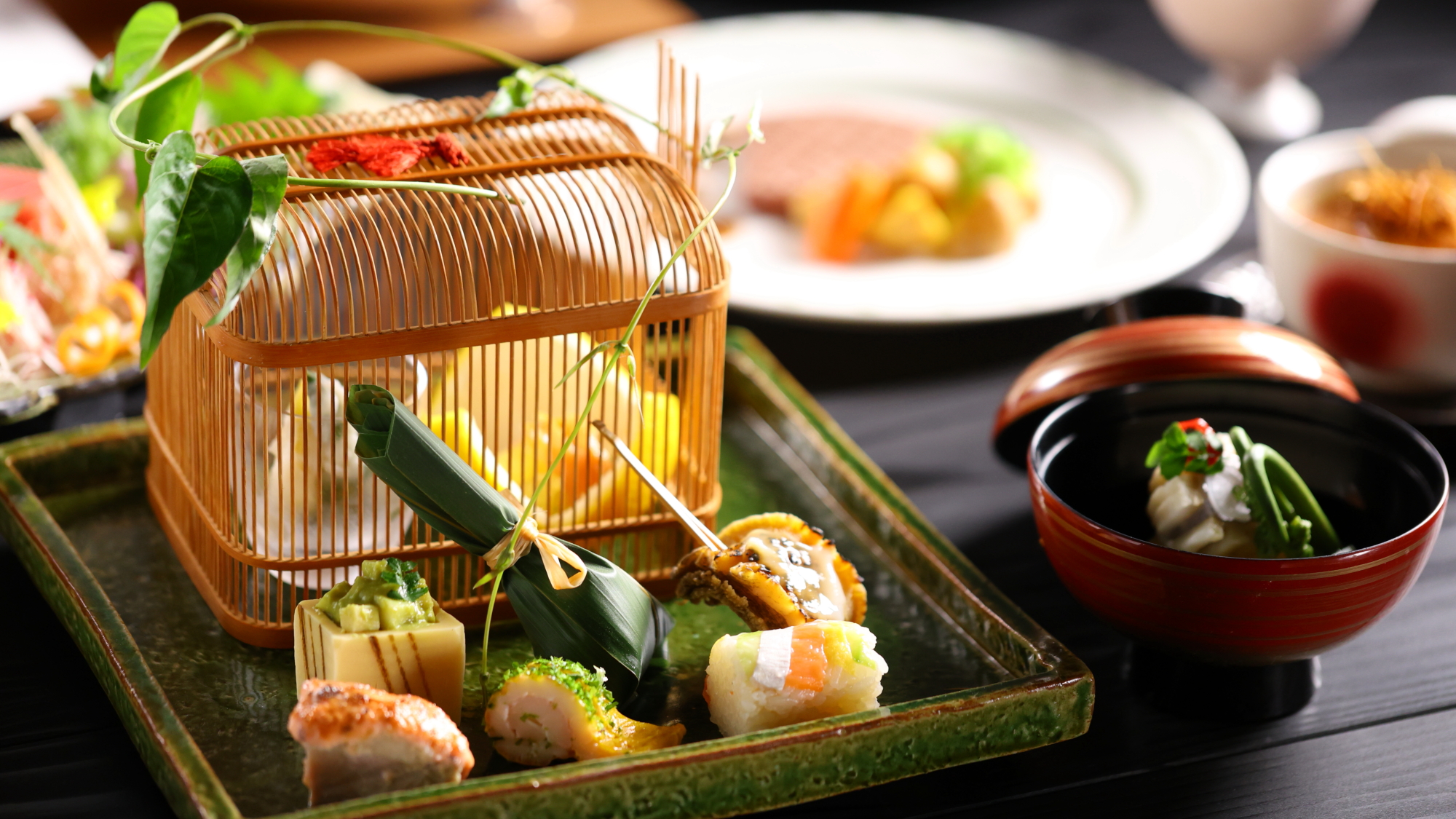 【特別旬彩懐石】素材の味を大切に、日本料理の「走り、旬、名残」をお客様のお膳に彩らせていただきます。