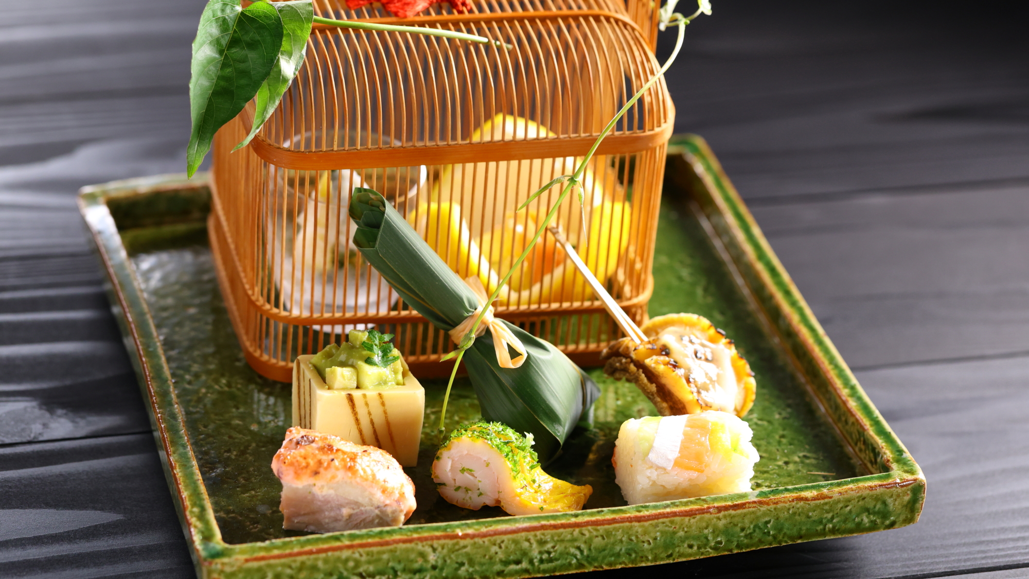 【特別旬彩懐石】料理イメージ　多彩なお料理がお膳を彩ります。