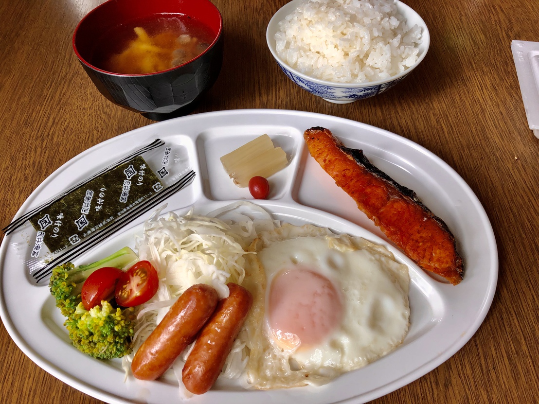 おすすめ！【朝ゆっくり12時チェックアウトOK！栄養バランスバッチリ♪朝食付き】