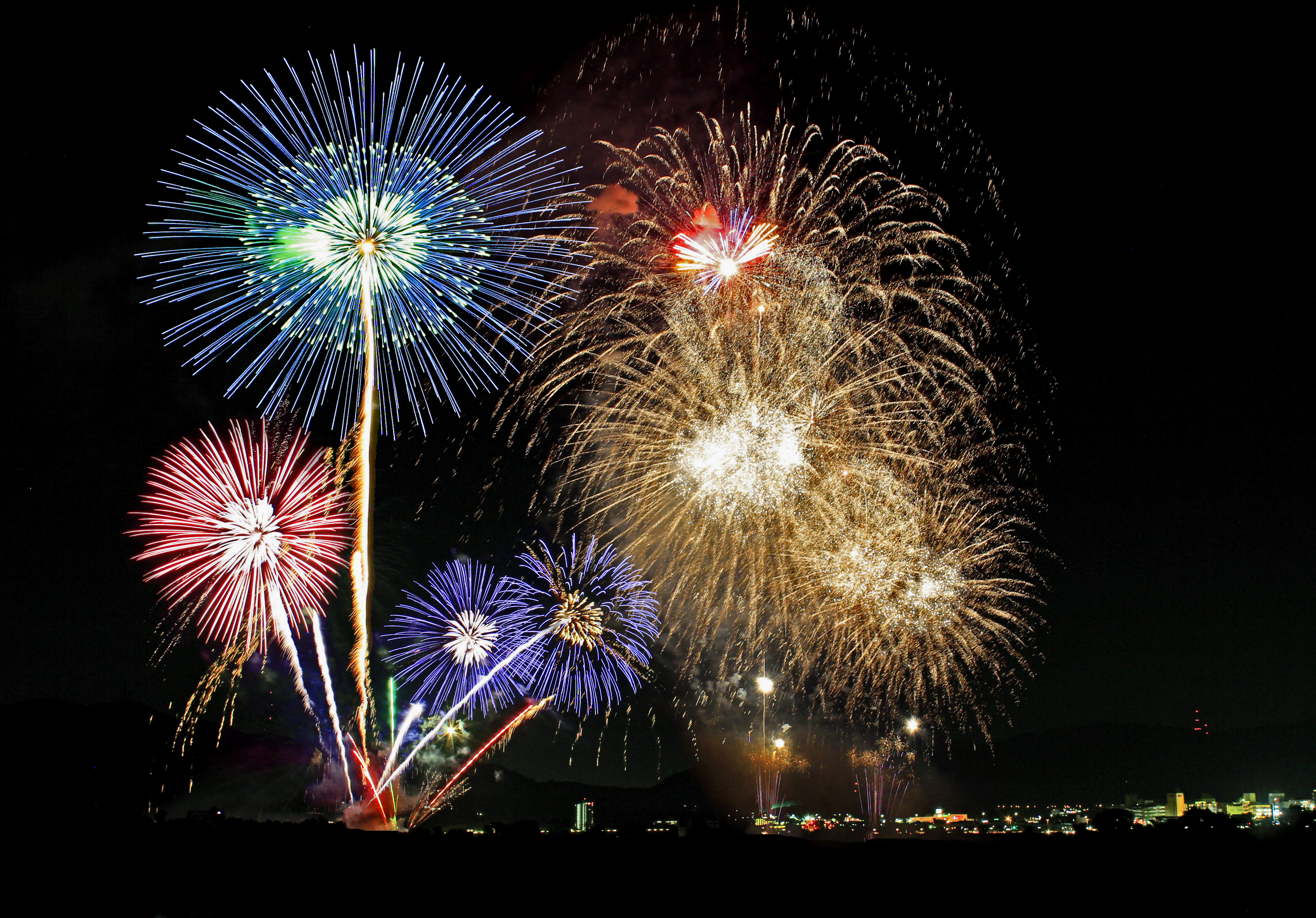 京都・保津川花火大会