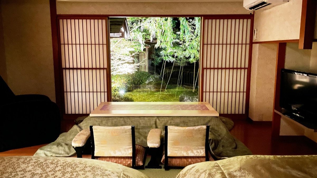 【限定1室・桜館１階】専用庭＆ひのき露天風呂付／ベッド和室