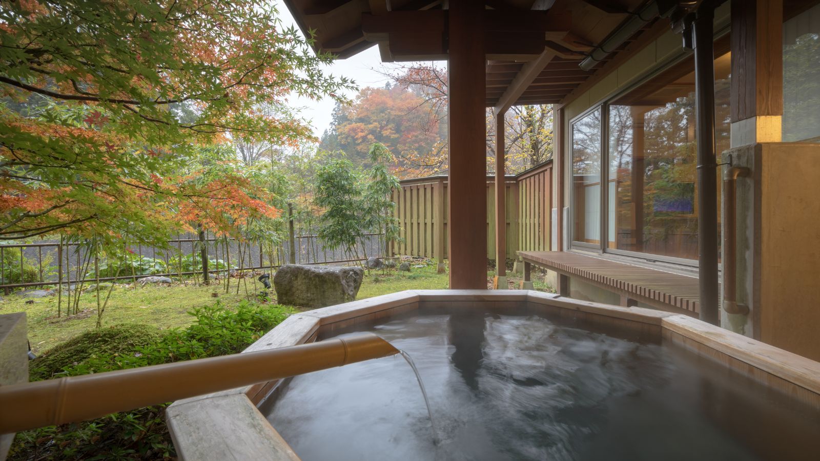 桜館１階　露天風呂
