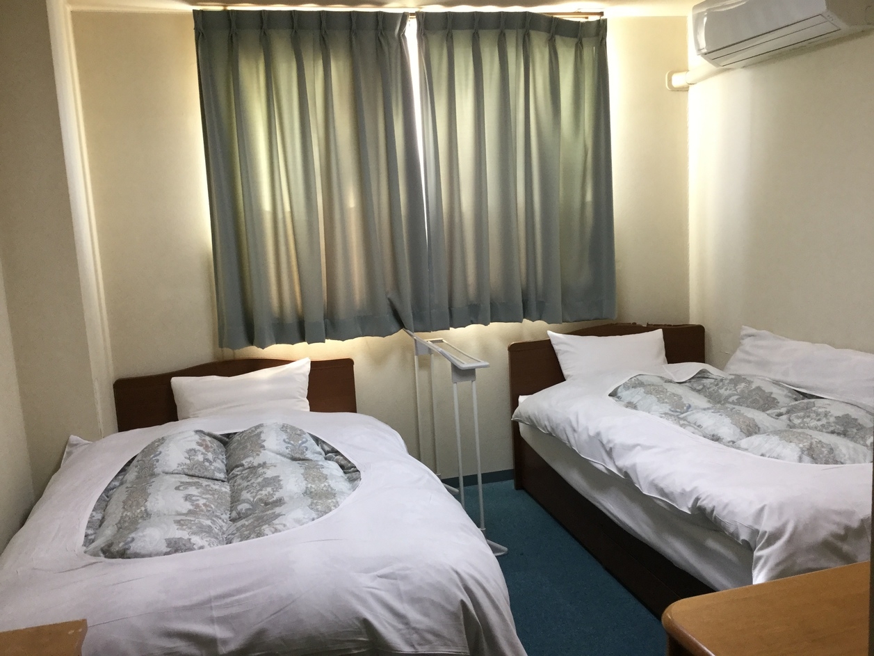 訳アリ！　4F階段 ＆ １９時入館？！【素泊まり】