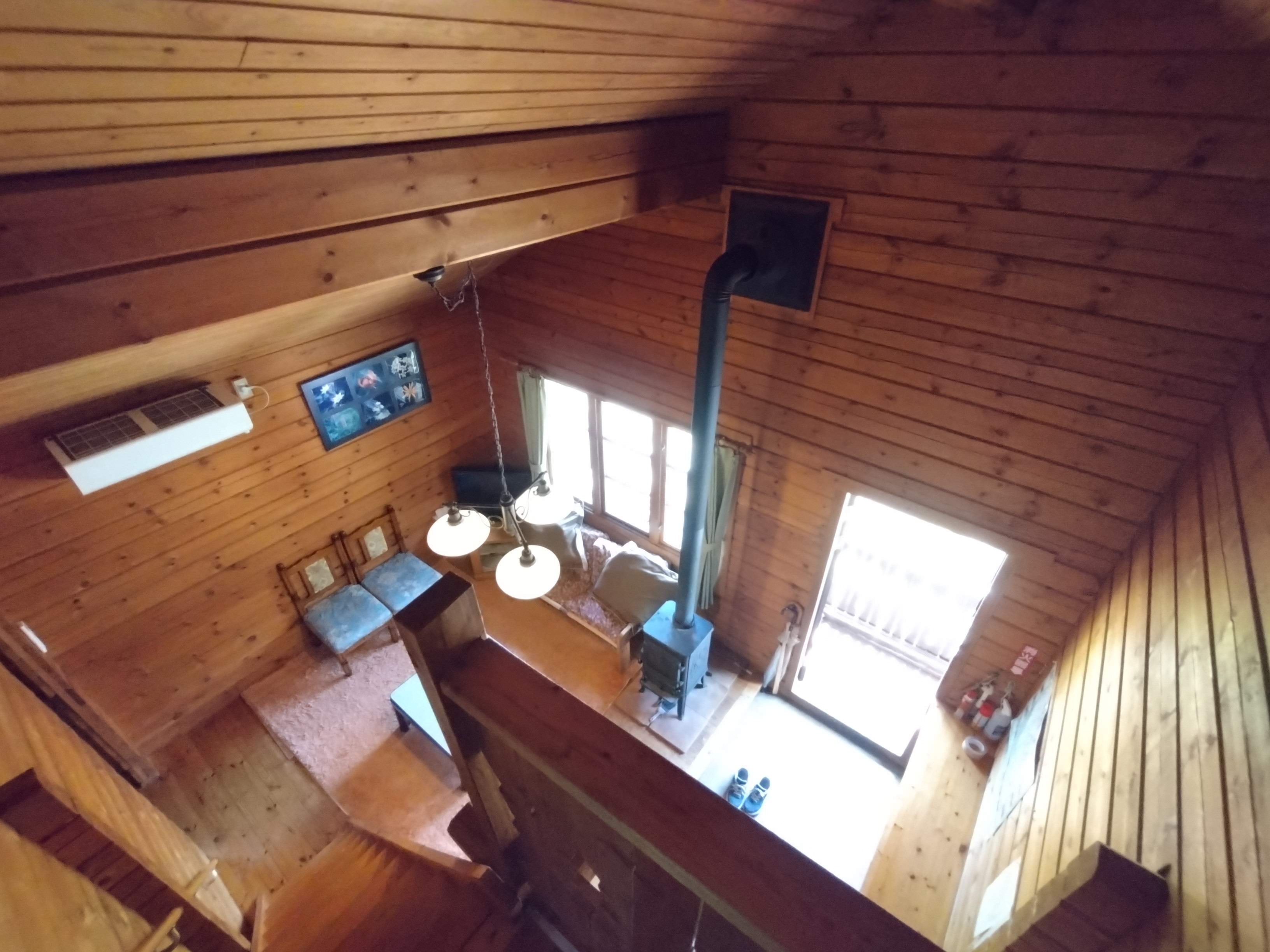 山小屋風小さなログハウス・居間