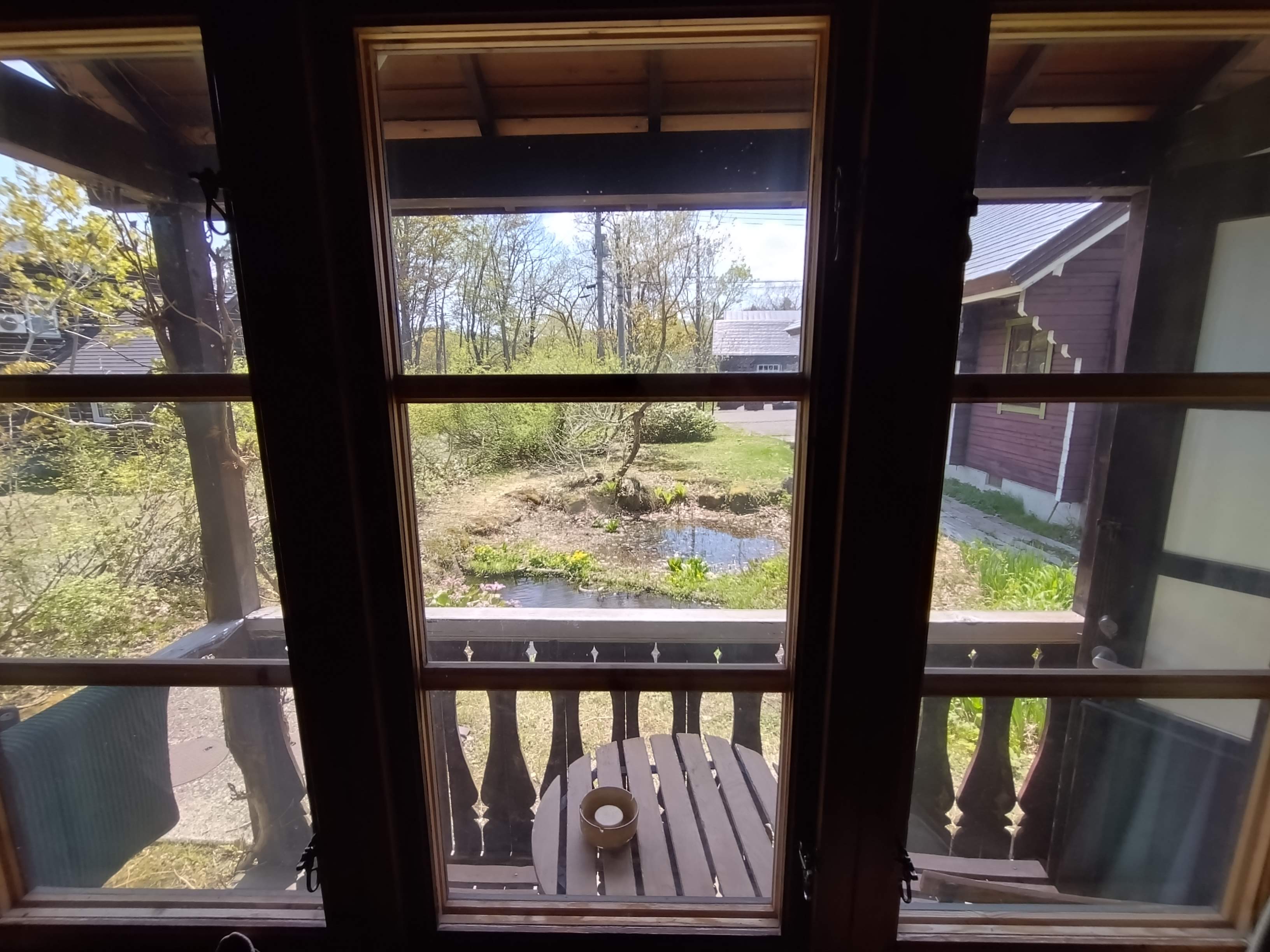 山小屋風小さなログハウス・外デッキ