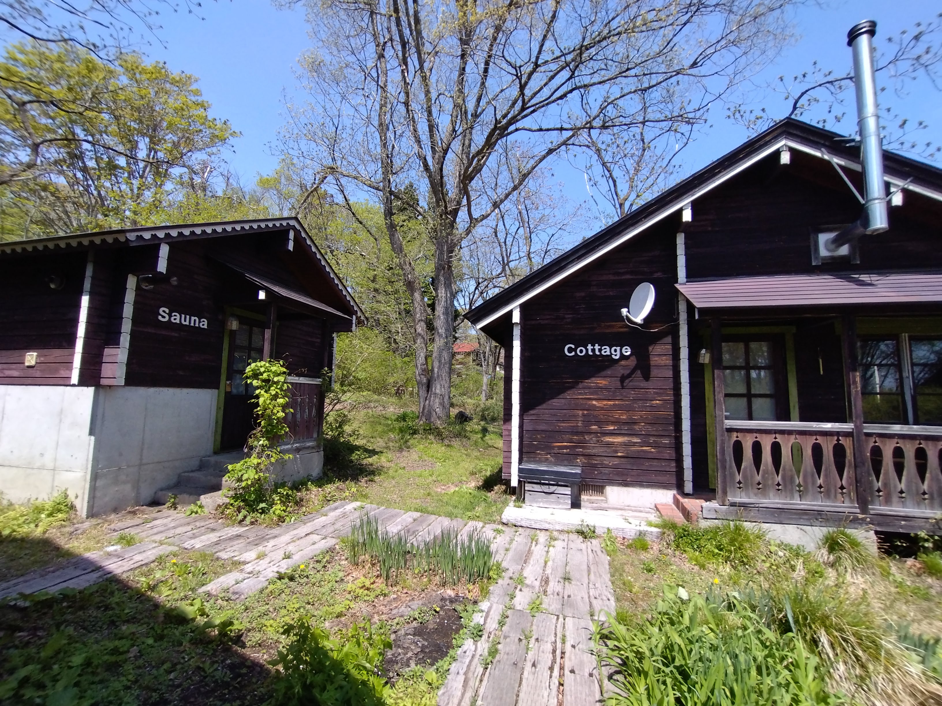 山小屋風小さなログハウス
