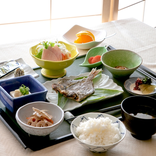 【訳あり部屋で20％OFF！】20時までチェックインOK/昭和風情溢れる客室（朝食付）