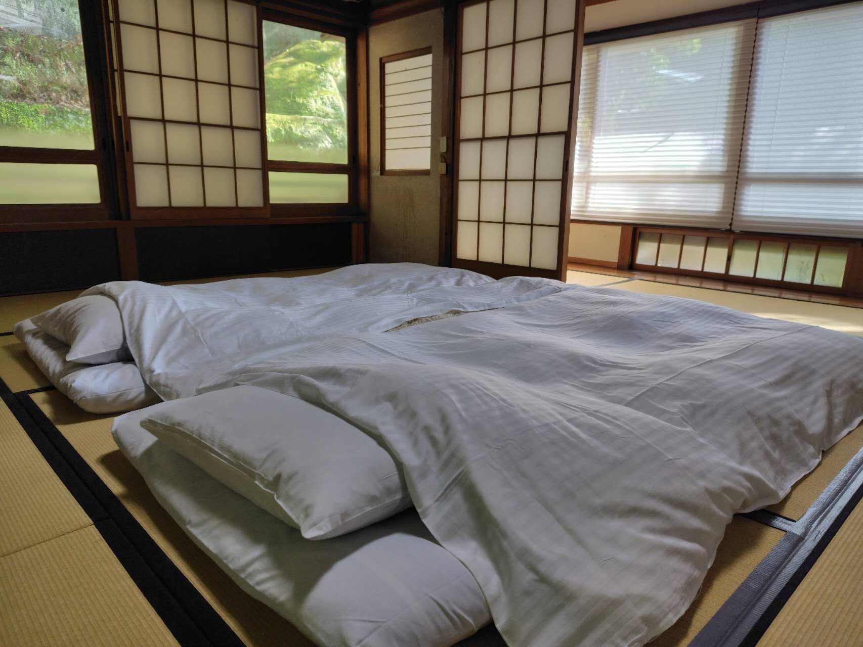 【訳あり部屋で20％OFF！】20時までチェックインOK/昭和風情溢れる客室（朝食付）
