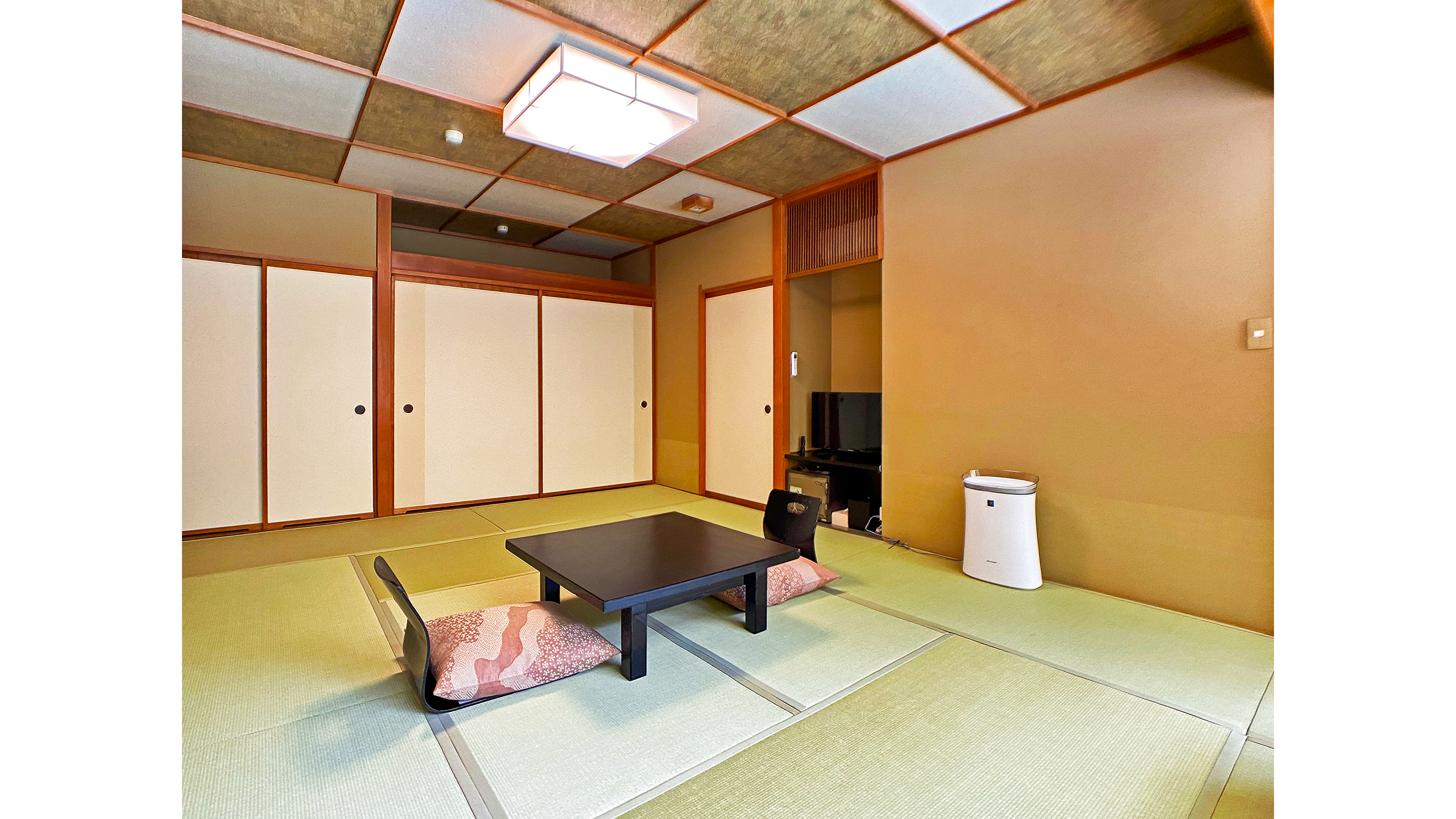 角部屋和室14畳（バス・トイレ付）禁煙