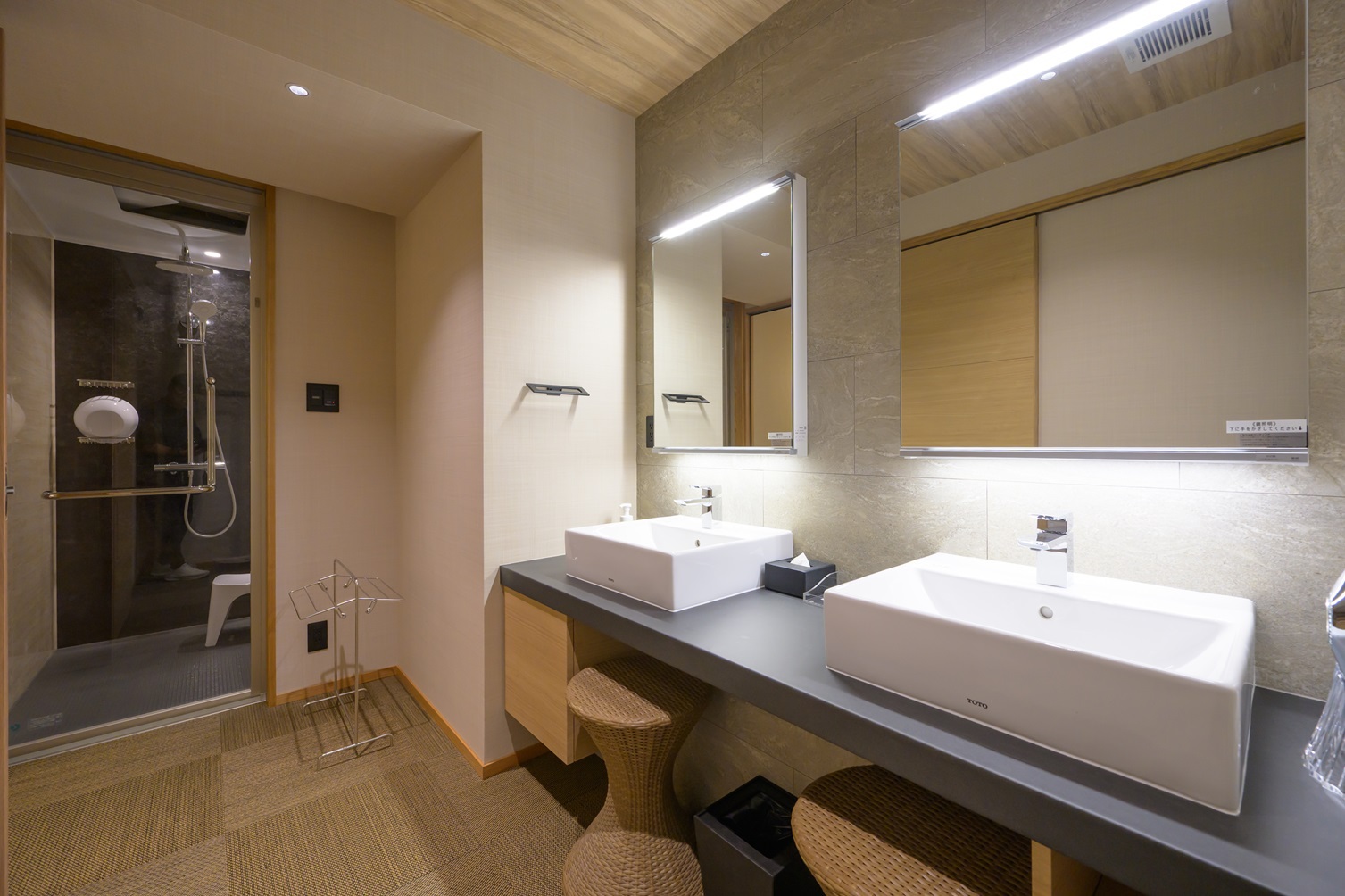 客室：洋室デラックス