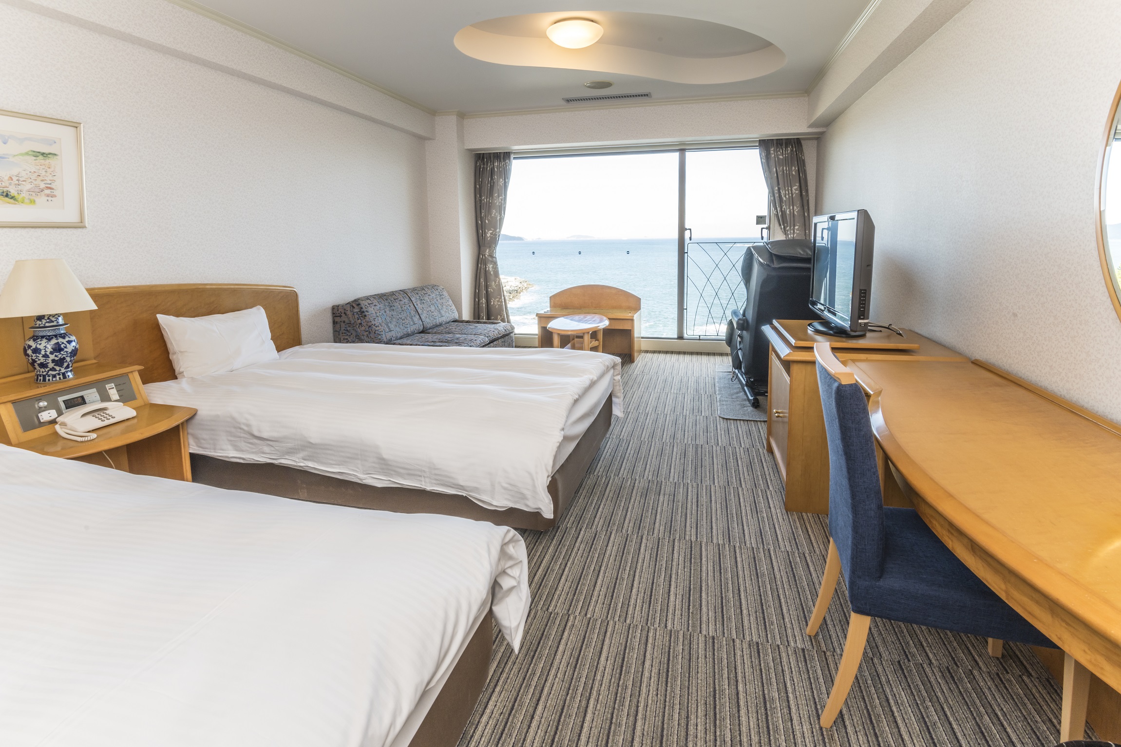 オーシャンビューの洋室