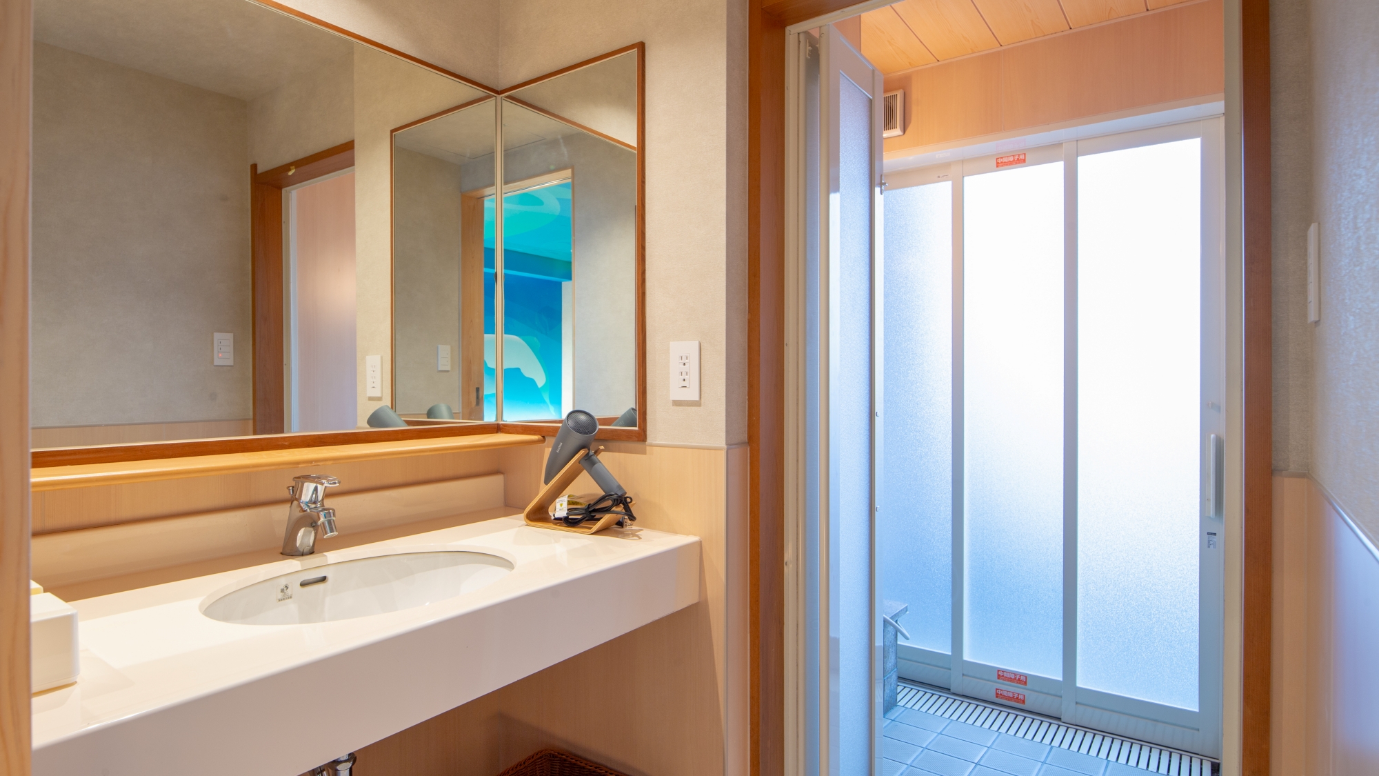 鳥羽水族館監修「ラッコブルー」露天風呂付和洋室（40㎡）