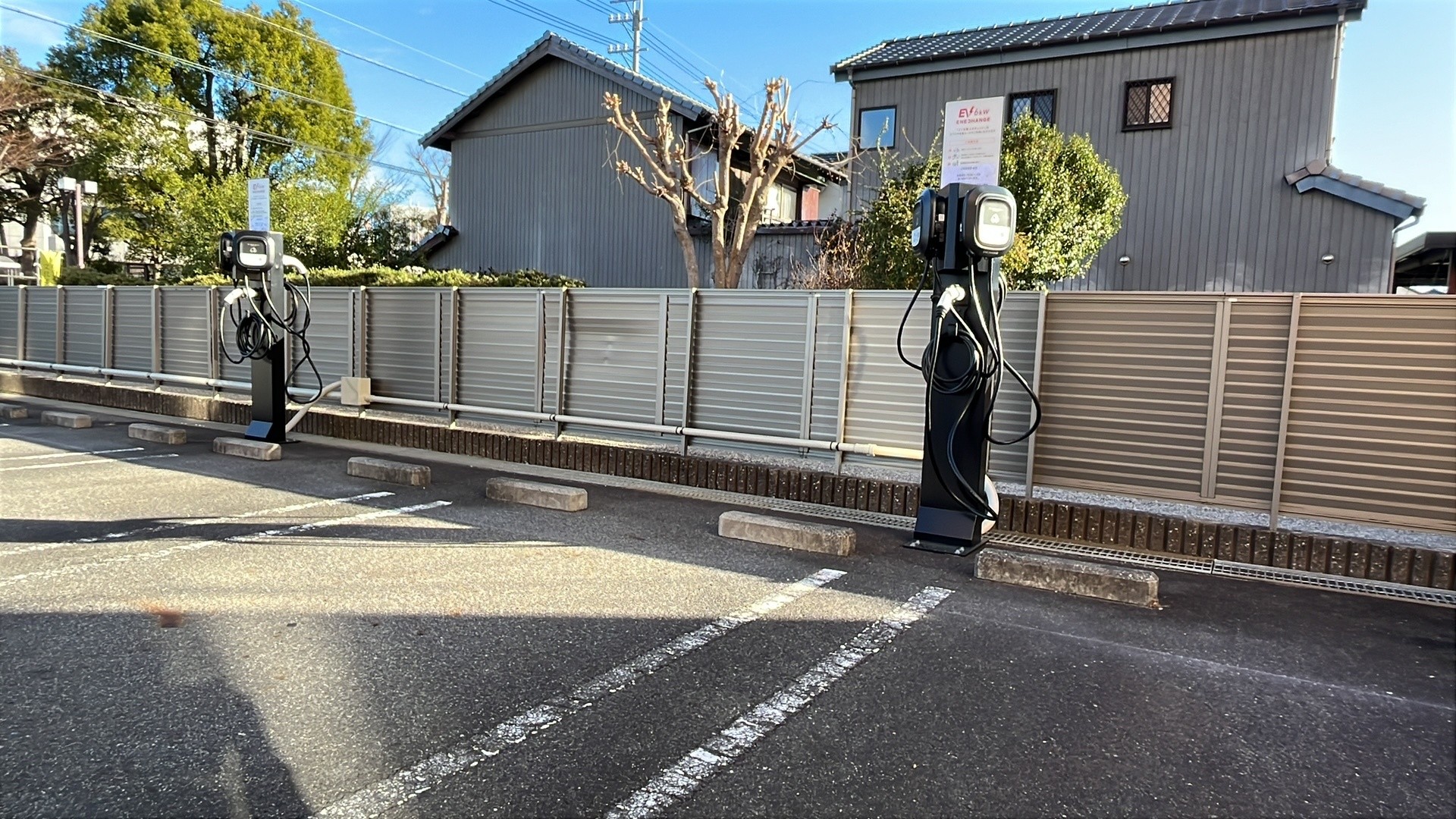 電気自動車充電器