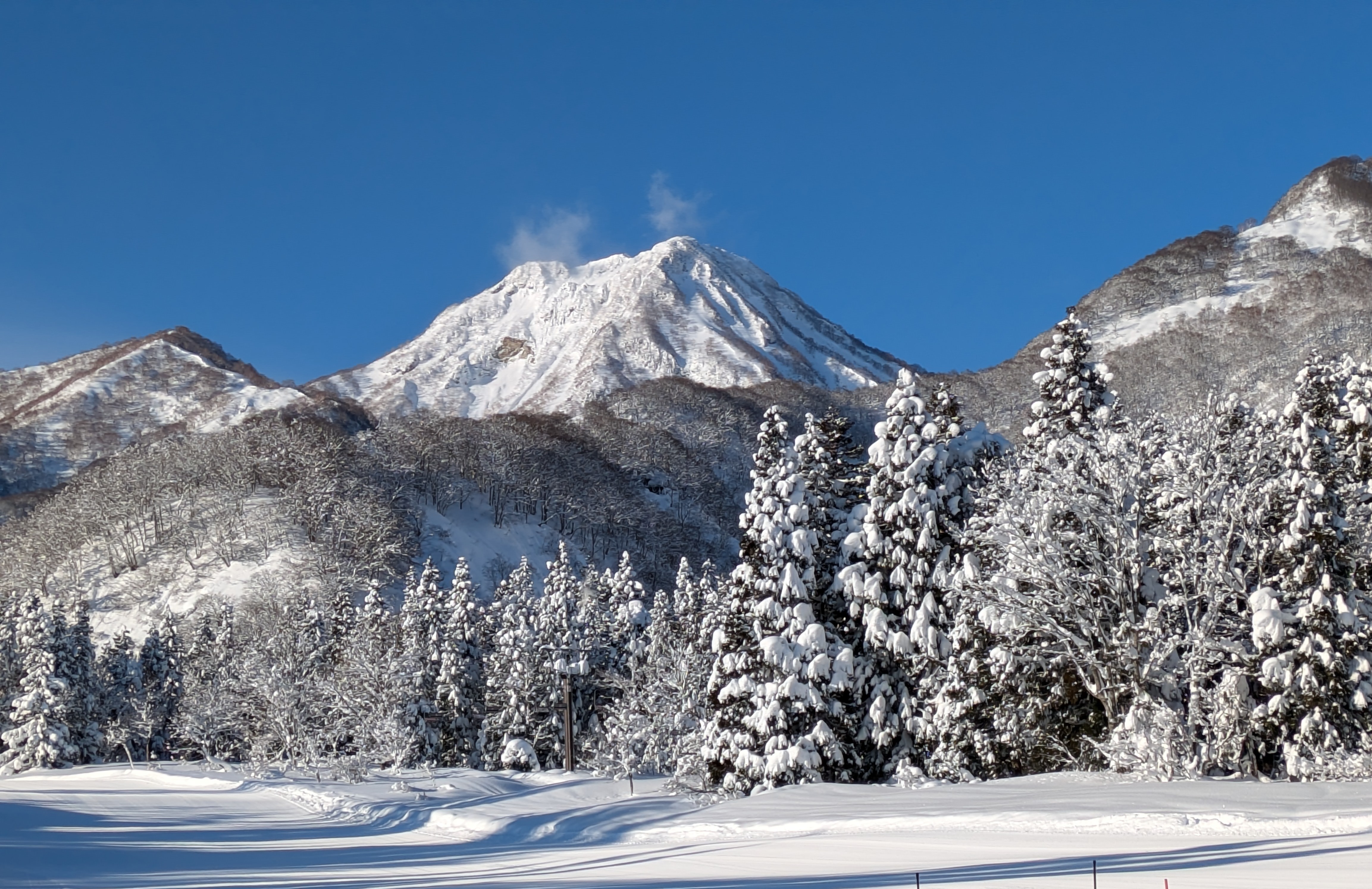 雪の妙高山