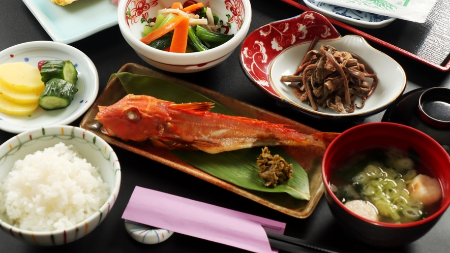 美味しいお米と焼き魚を中心とした和朝食です