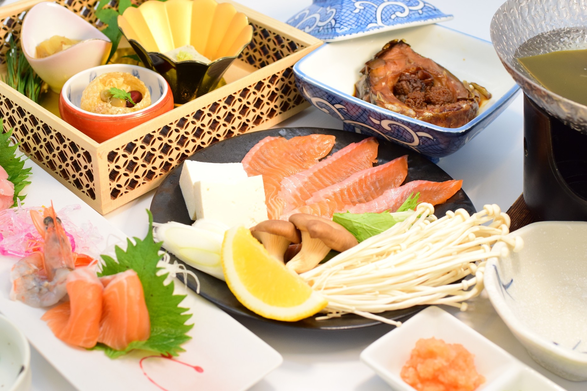 ◇【信州サーモンしゃぶしゃぶ+名物鯉旨煮＋お惣菜バイキングの付いた夕食】
