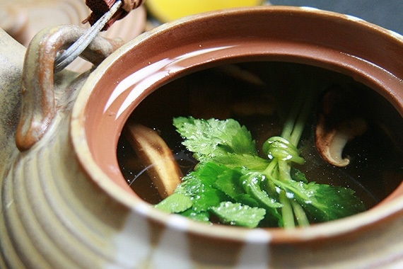 ◇秋のご馳走「松茸」×絶景温泉■きのこの王様「松茸土瓶蒸し」とお惣菜バイキングの夕食〜１泊２食付