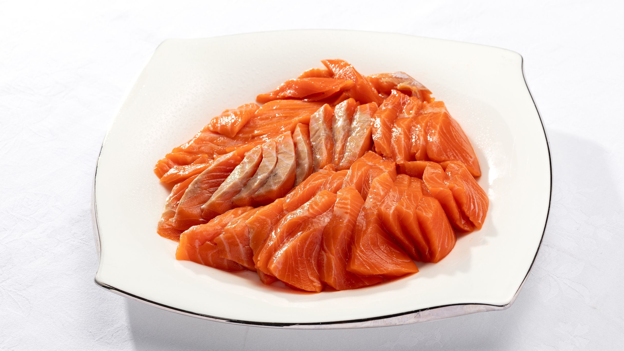 厚切りサーモンの刺身