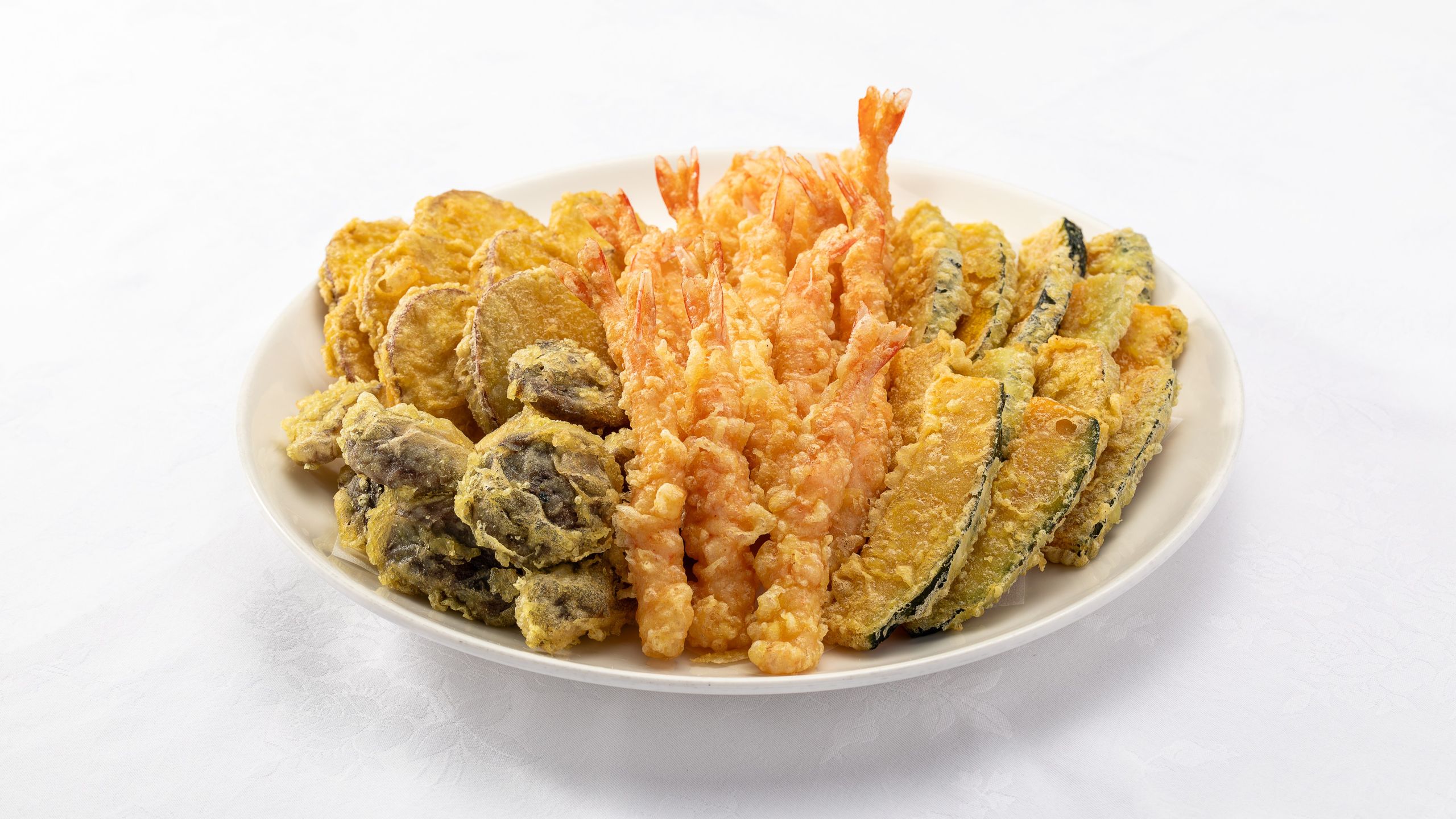 旬の味覚を閉じ込めた、彩り野菜のサクサク天ぷら