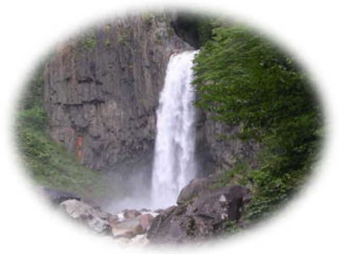 日本の滝１００選のひとつ苗名滝