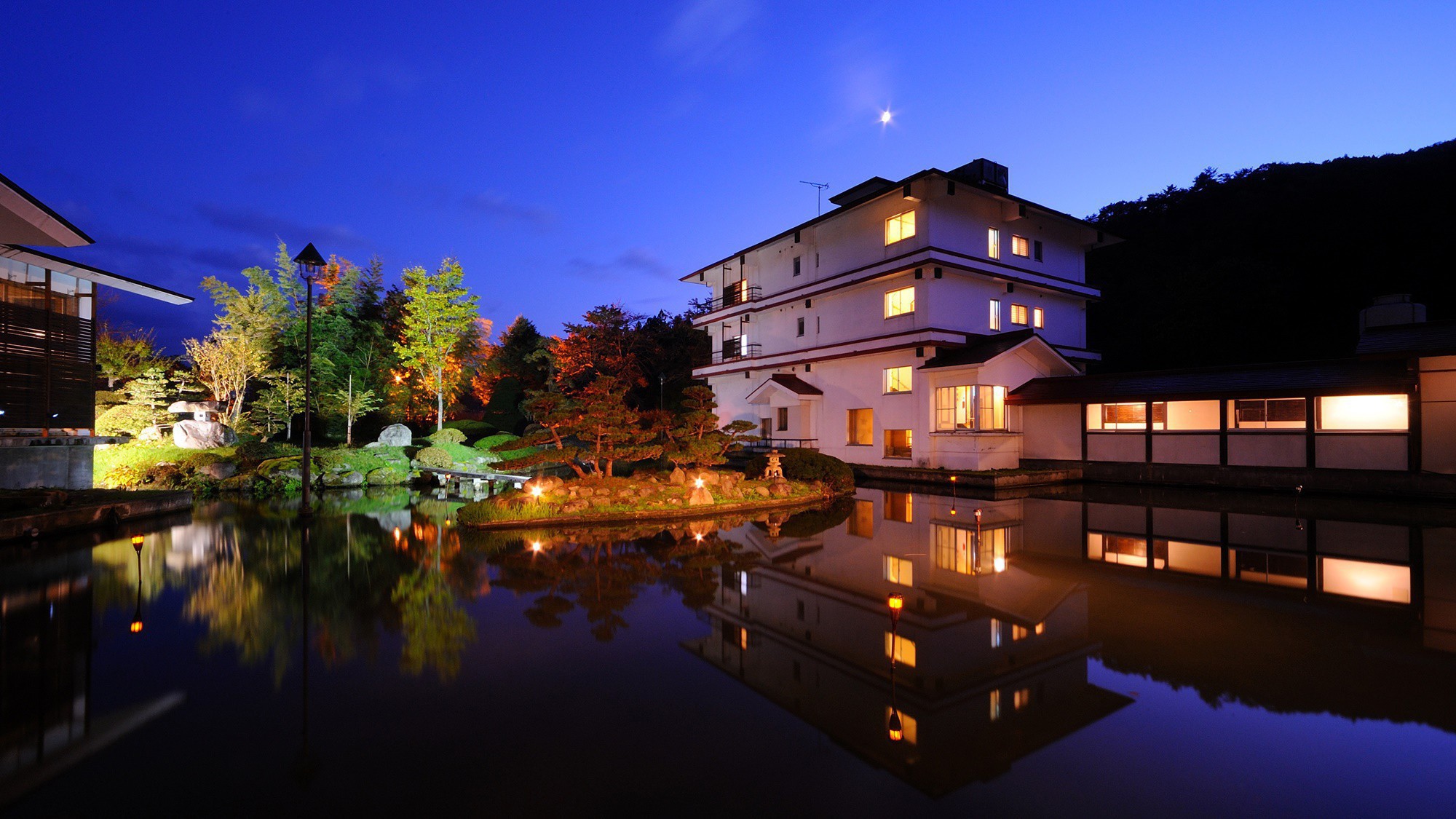 【山形＆隣県在住の方限定】お部屋も夕食もおまかせでお得！気軽に河鹿荘満喫プラン♪〜夕朝食半個室〜