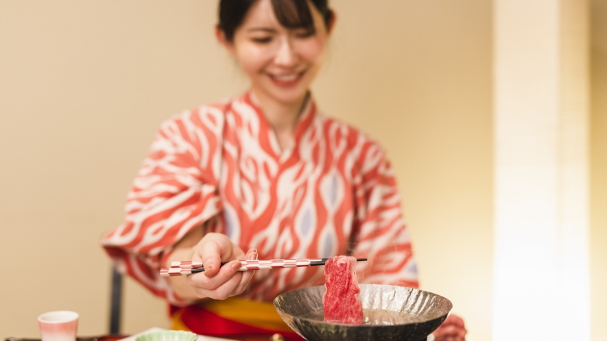 食事はゆっくり時間をかけて、名産の「米沢牛」を・・・！