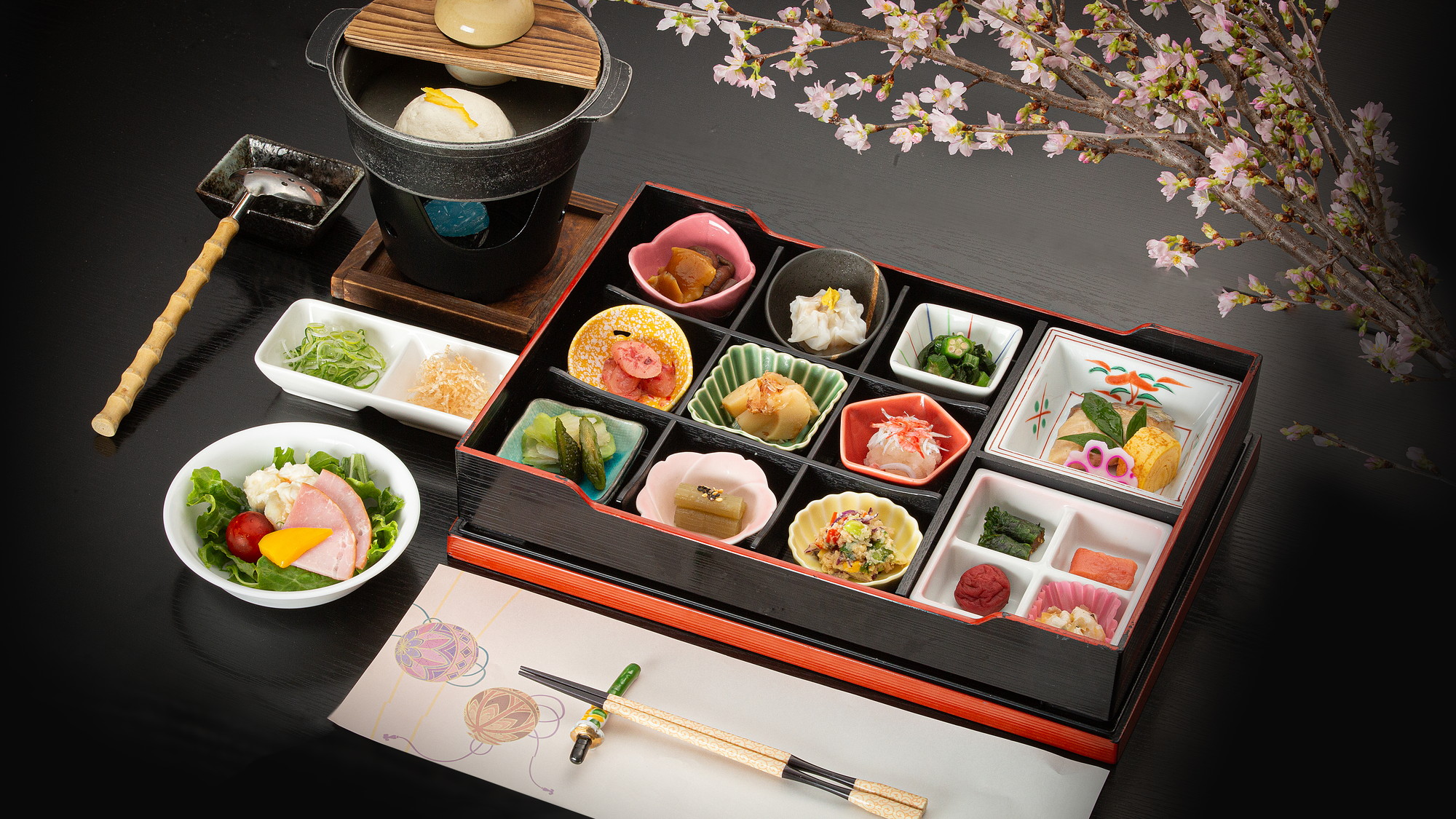 【春の彩り朝ごはん】全23品の松花堂弁当風！朝から牛丼はオーダー式！