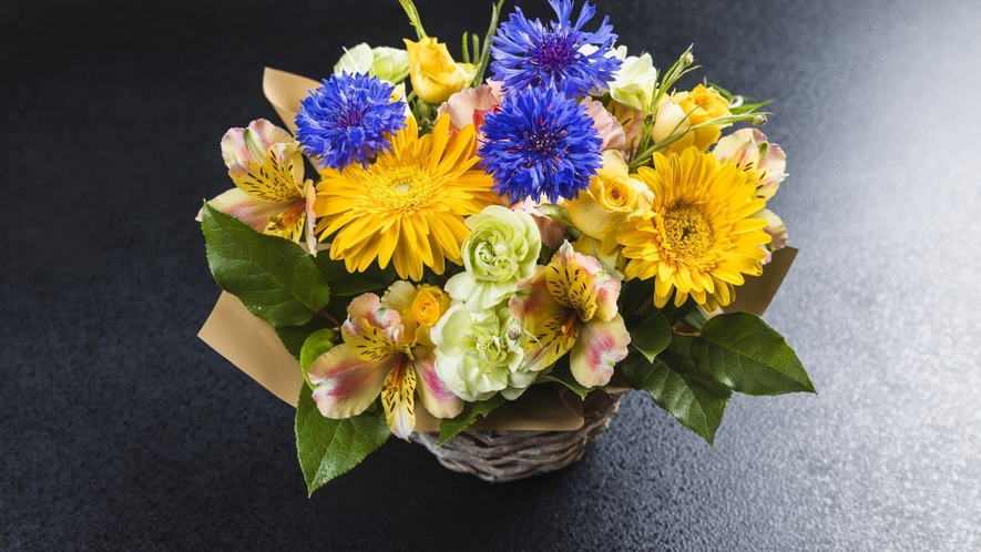 【お祝いの花束】記念日のシーンを彩ります　※イメージ