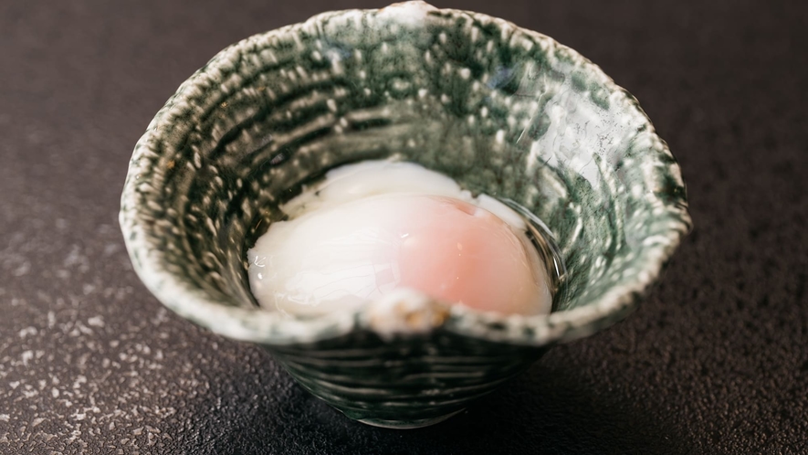 名物・小野川温泉ラジウム玉子。特製の肉味噌でお召上がり下さい。