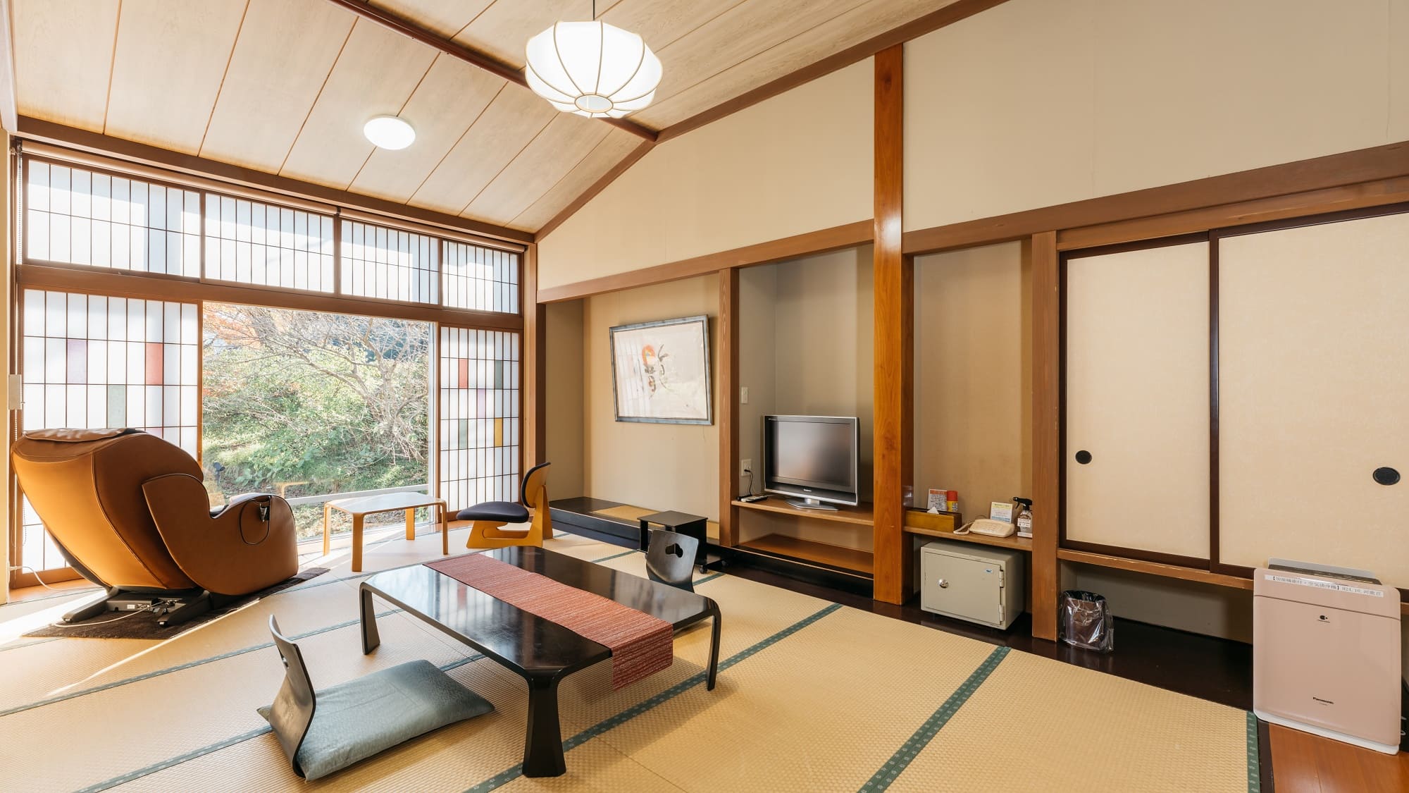 【スーペリア】和室１２畳+最新マッサージチェア付