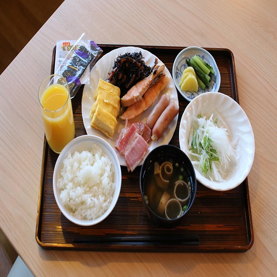 ◆和食（一例）お米は安曇野産を使用。お魚とメインのおかずは日替わりご提供しております☆彡