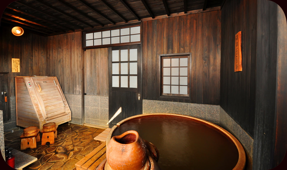 【やまぼうし】陶器露天付客室のお風呂には箱蒸し風呂がありリラックス！