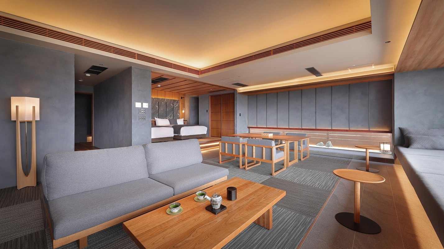 【古窯スイート和洋室】2024年リニューアル！半露天風呂・サウナ付き広々和洋室。最上階ならではの絶景