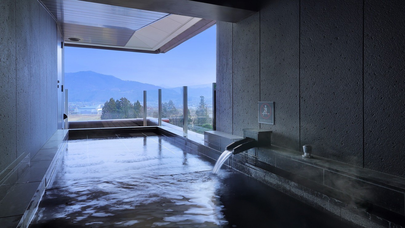 【古窯スイートツイン】2024年リニューアル！客室に備わる半露天風呂。最上階ならではの眺望を独り占め