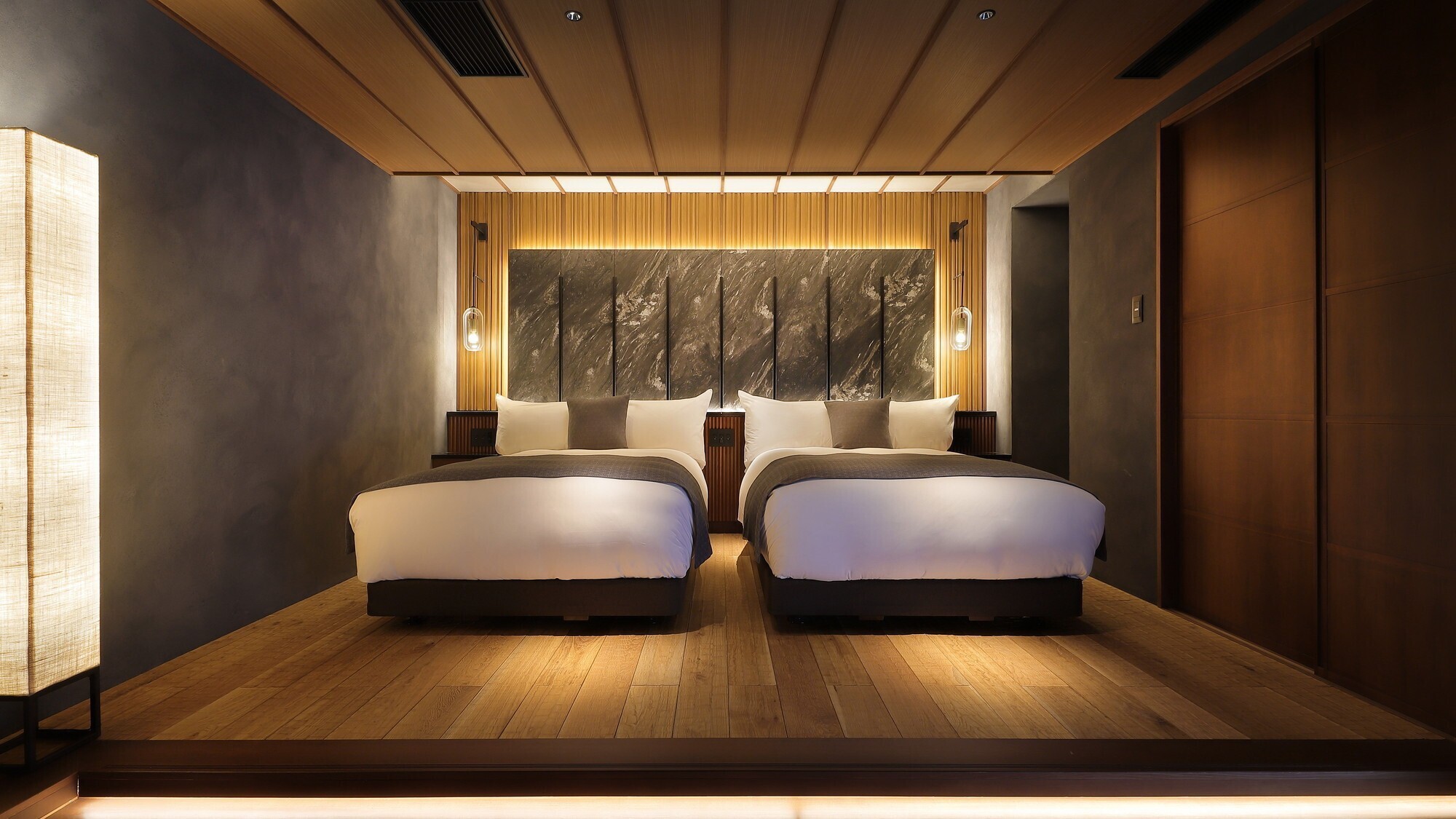 【古窯スイート和洋室】2024年リニューアル！半露天風呂・サウナ付き広々和洋室。最上階ならではの絶景