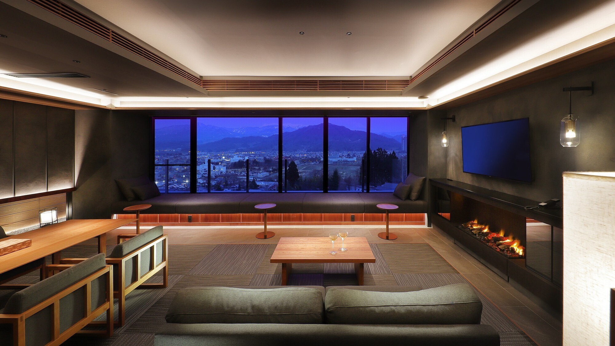 【古窯スイート和洋室】2024年リニューアル！半露天風呂・サウナ付き広々和洋室。最上階ならではの絶景