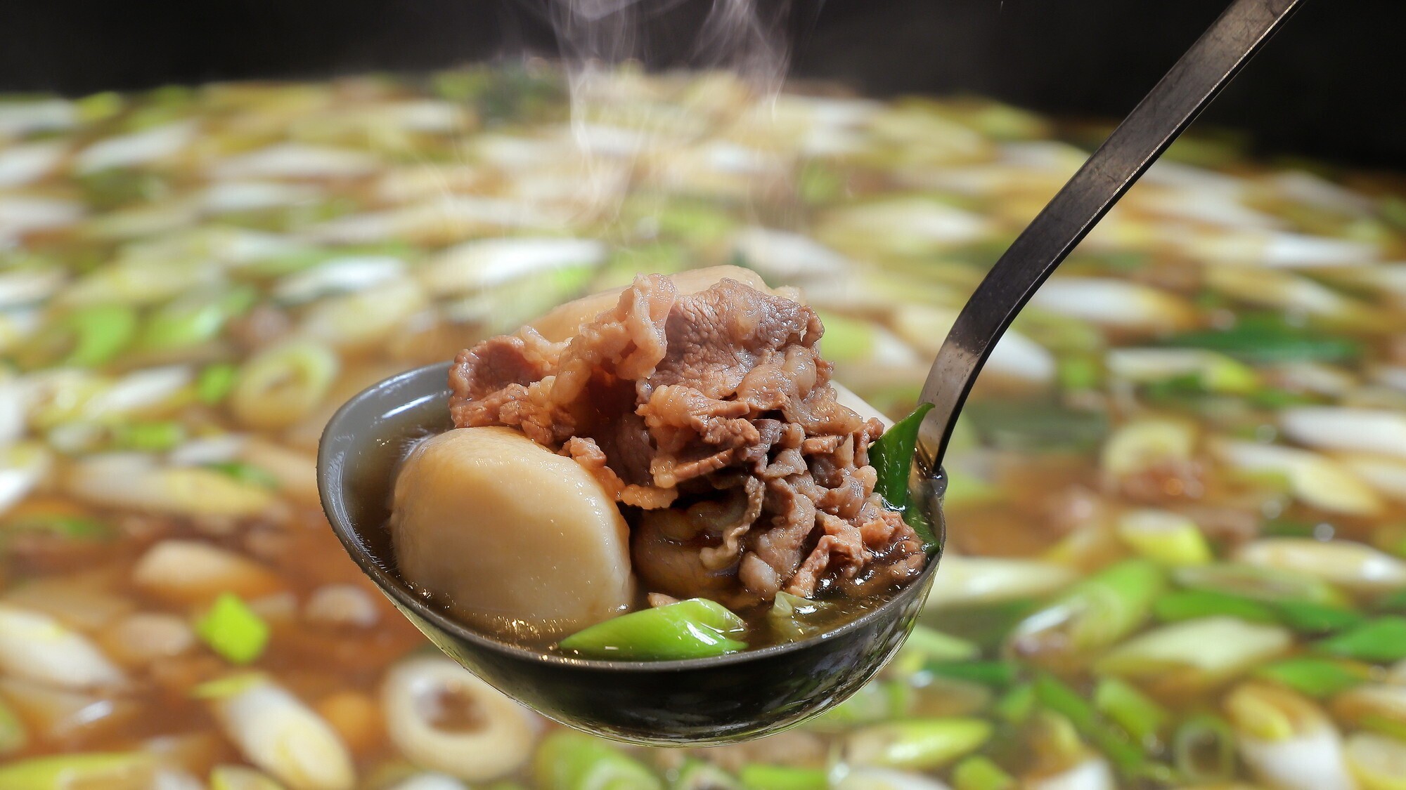 【朝食ブュッフェ】地元食材をふんだんに使った山形名物の芋煮を特大鍋でご用意。
