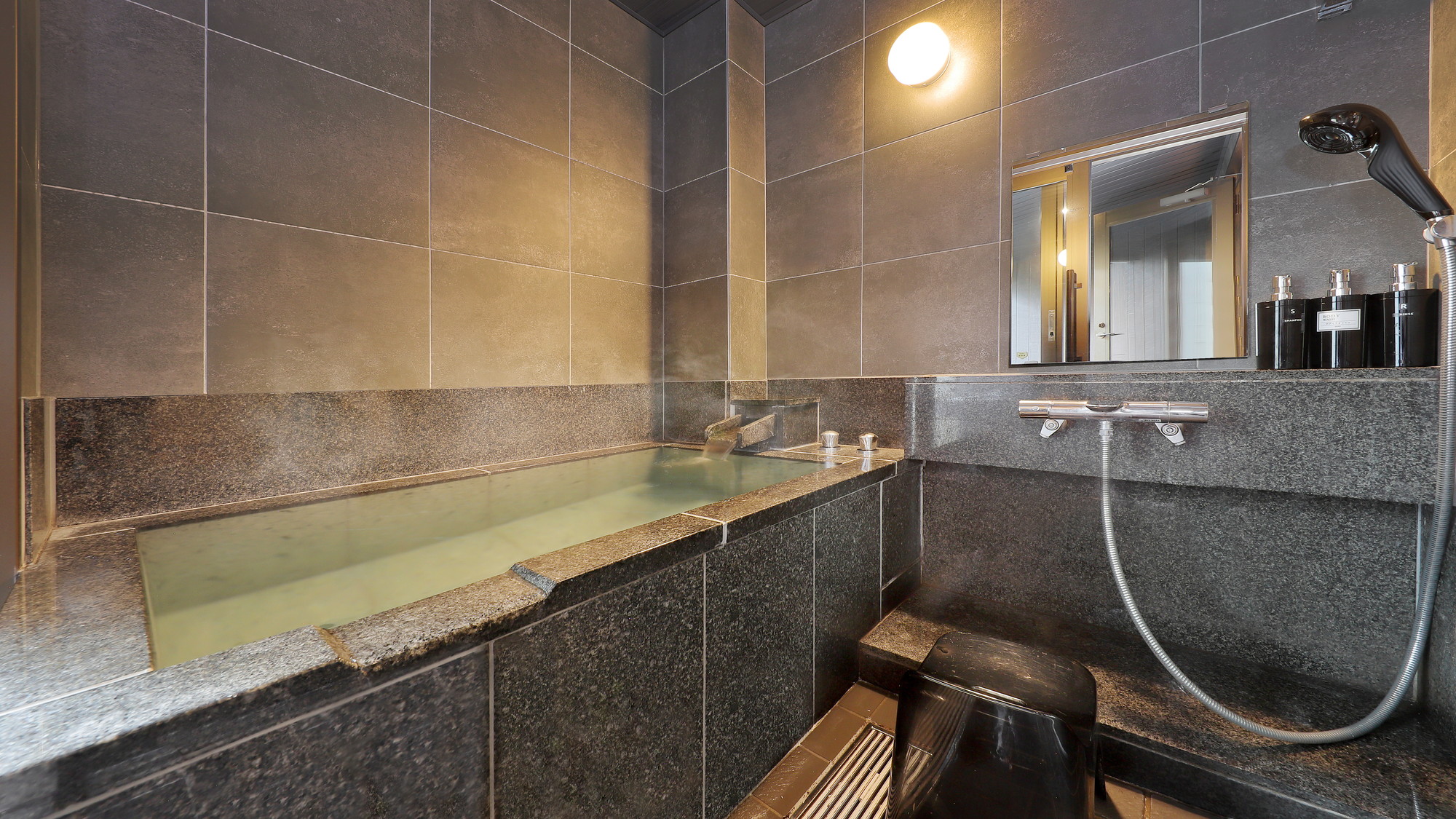 【茶寮プレミアムスイート】セルフロウリュサウナ＋露天風呂＋シアタールーム