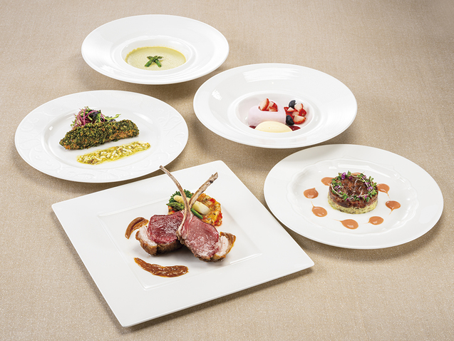 【入店時間18:00】ホテル最上階で楽しむフレンチフルコースプラン（2食付／パークチケット購入可)