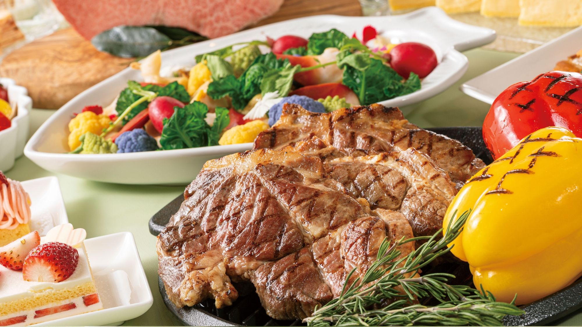  A5ランク黒毛和牛＆ストロベリースイーツディナービュッフェ付プラン(夕食付／パークチケット購入可)