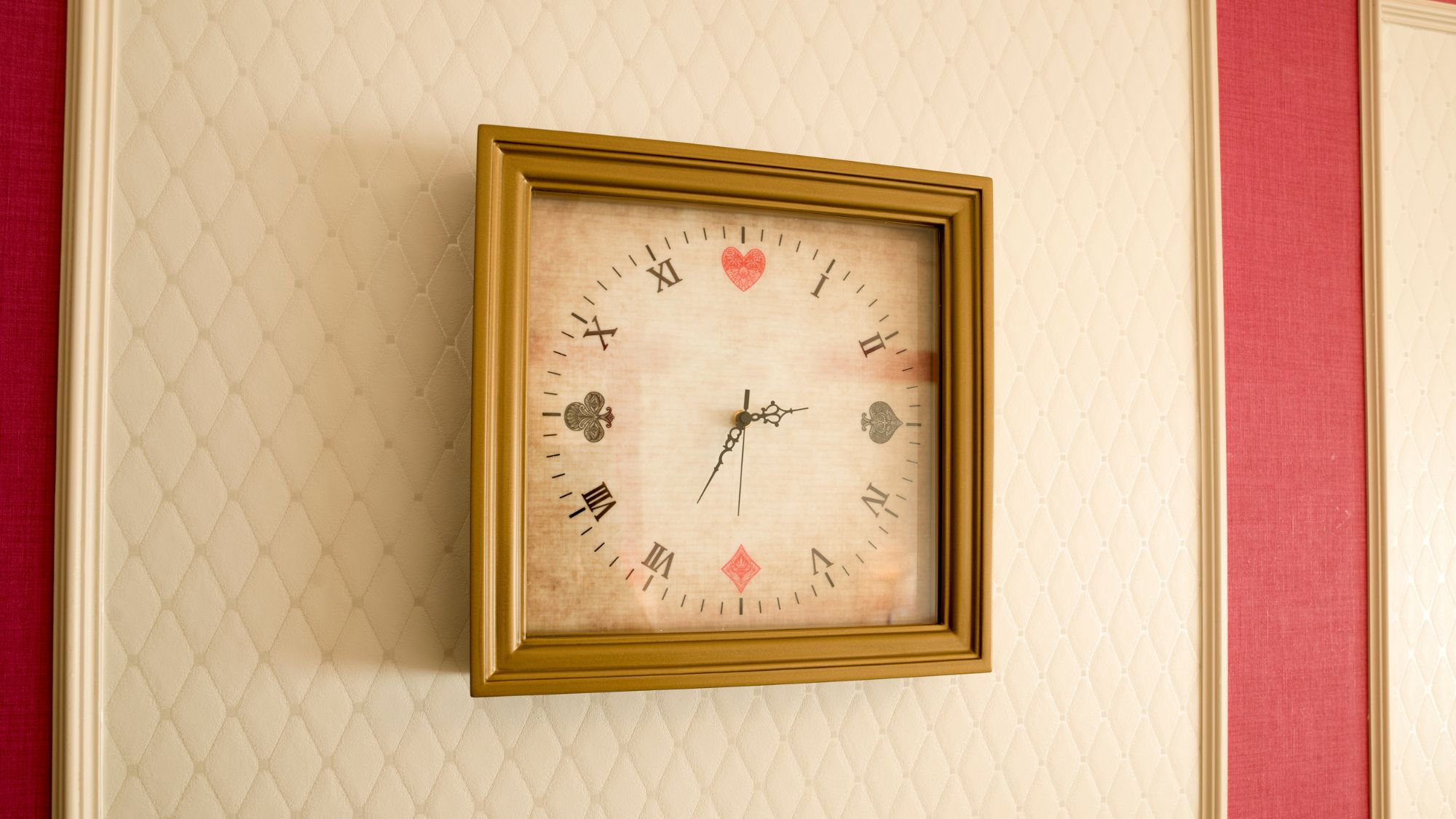 ワンダーキャッスルをイメージしたデザインのアイテムが