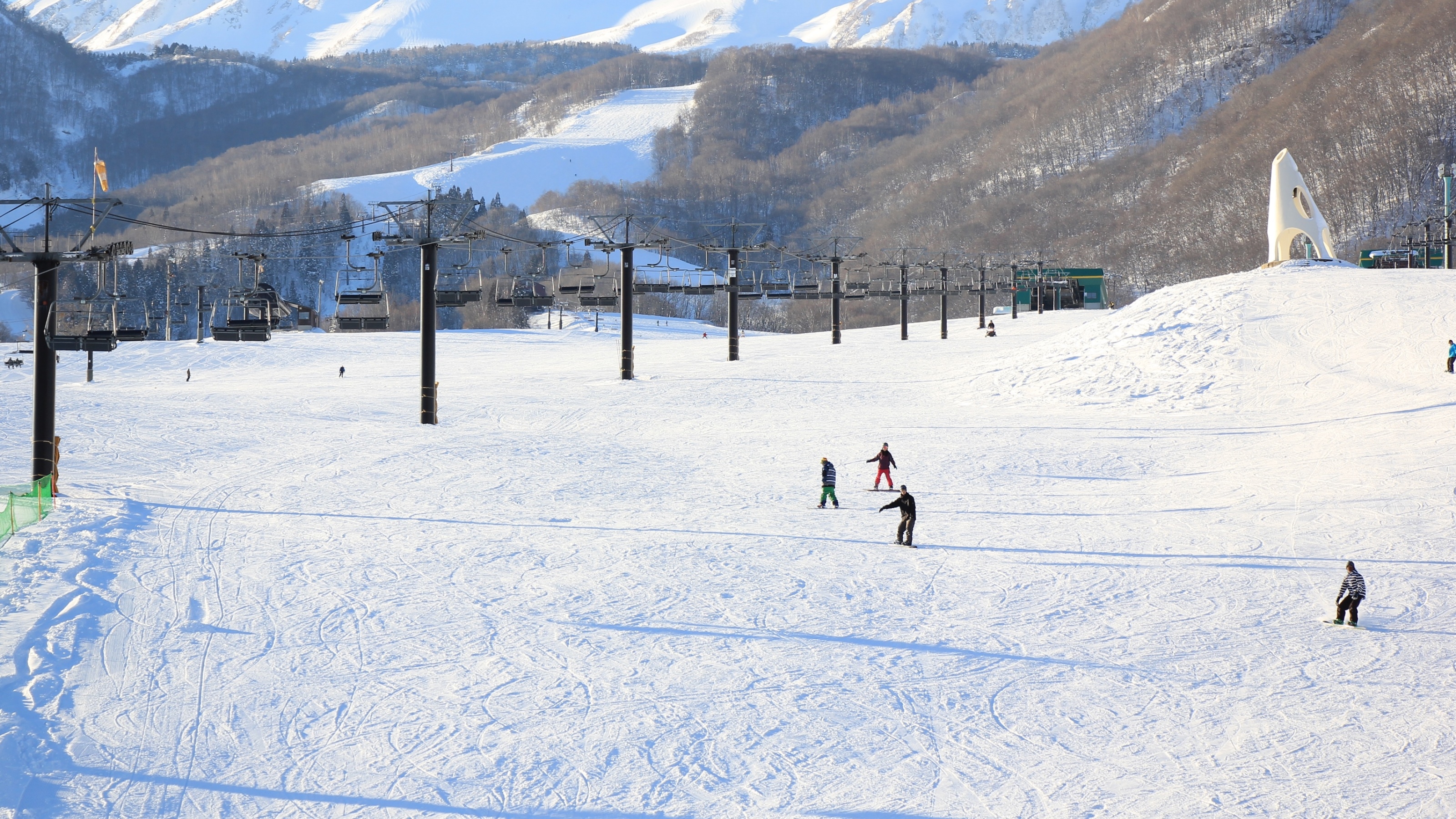 【栂池スキー場】ゲレンデ目の前！滑って帰ってこれます。 