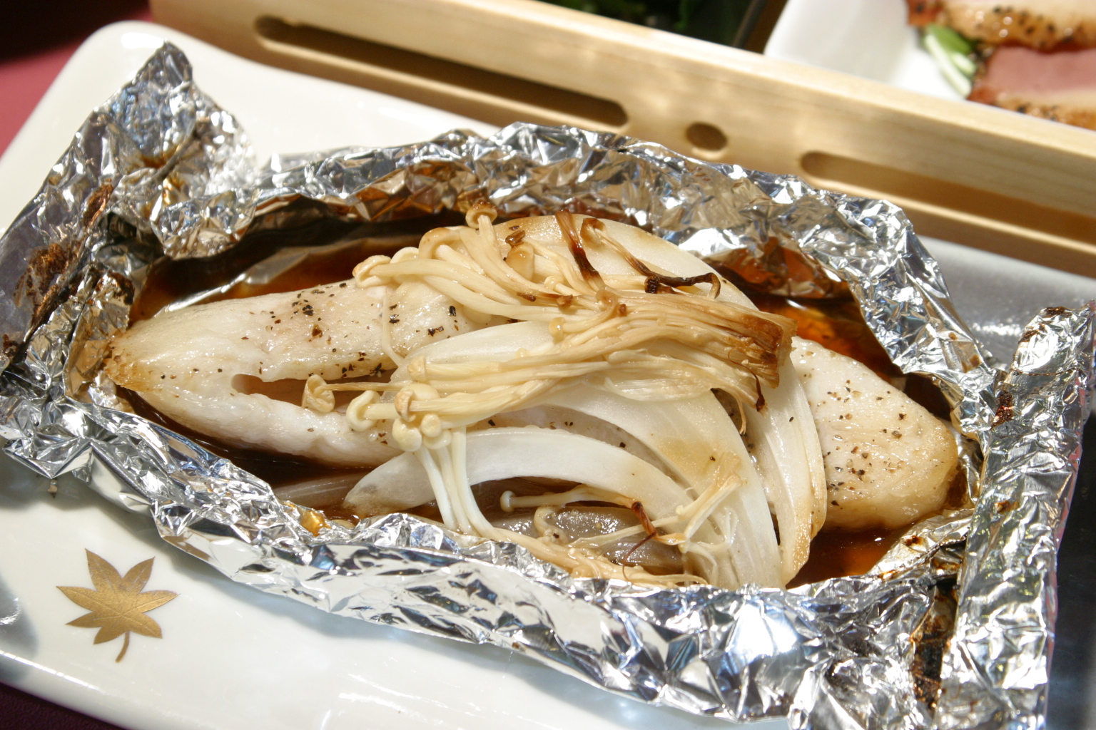 【夕食一例】ホイル蒸し。旨味をぎゅっと凝縮しています。