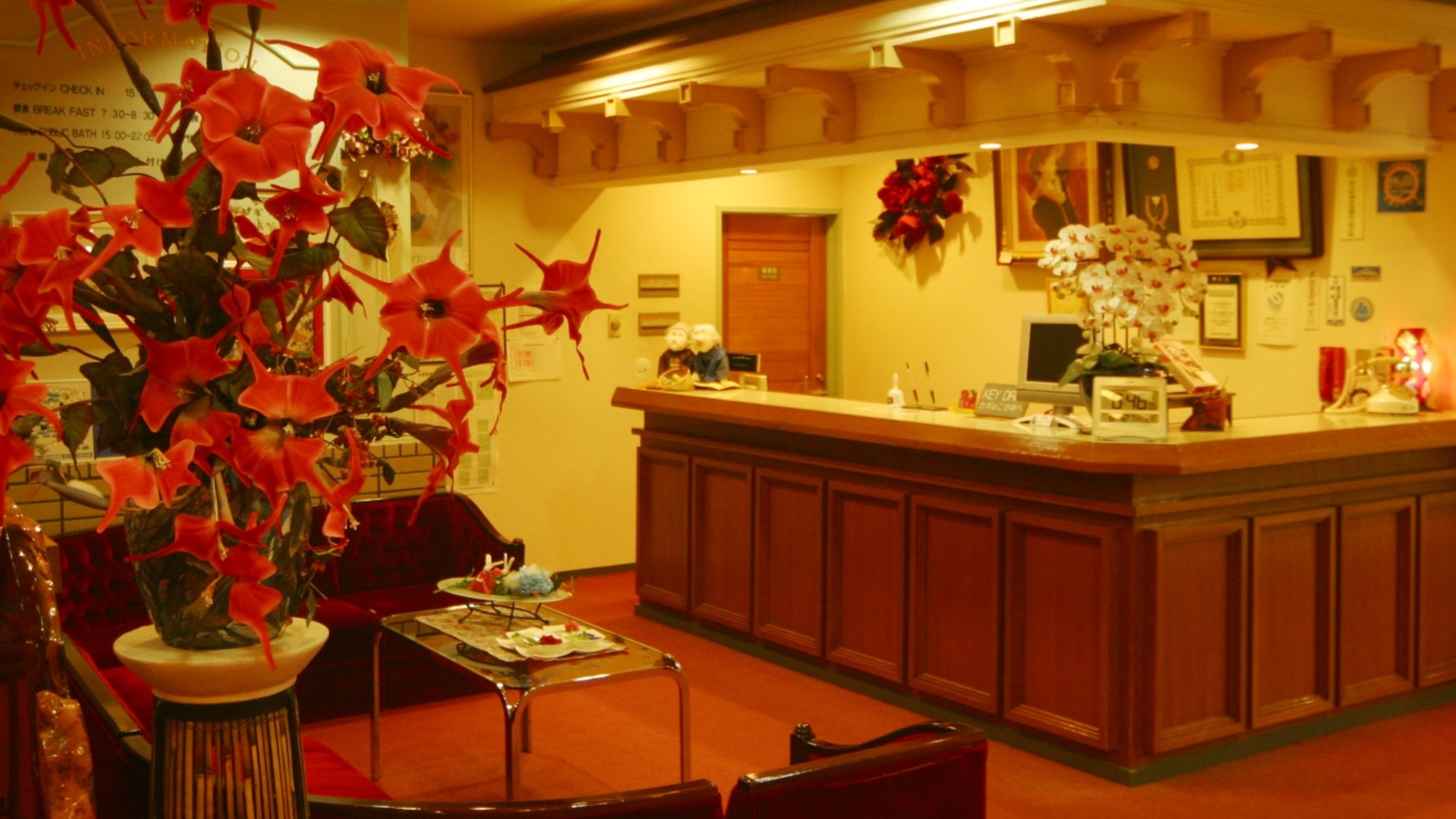 【フロント】観光名所など何でもお尋ねください。