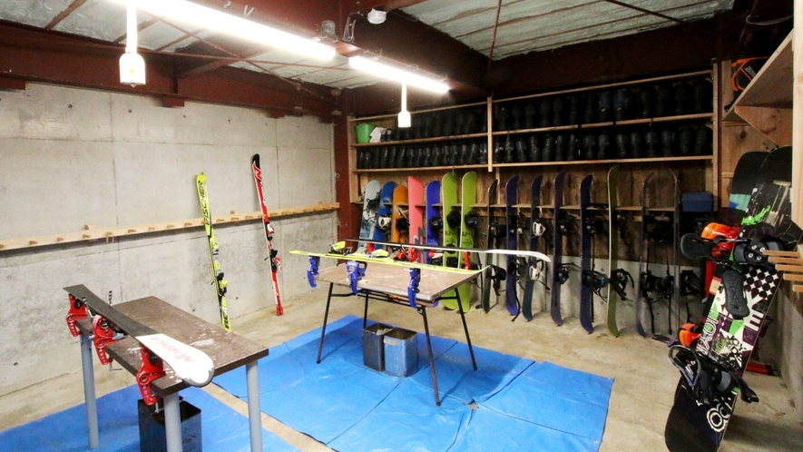 スキー・スノボの道具はチューンナップ・乾燥室で