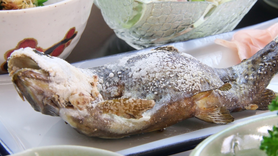 夕食　単品　川魚の塩焼き