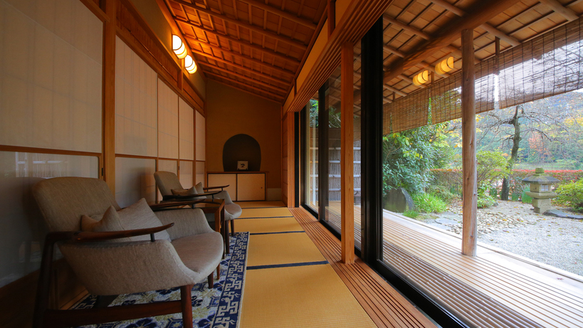 【貴賓室｜S】源泉内湯◆踏込＋庭園付10畳＋8畳＋広縁